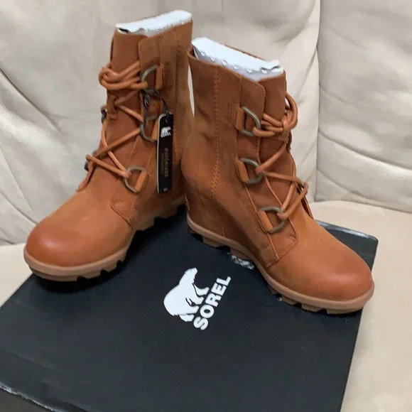 BRAND NEW, NEVER WORN, JOAN OF ARCTIC WEDGE II, SZ 5, COLOR-ICED TEA/THE GLACÉ. - Picture 4 of 6